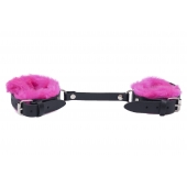 Черные базовые наручники из кожи с розовой опушкой - Лунный свет - купить с доставкой в Санкт-Петербурге