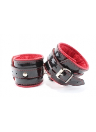 Лаковые чёрно-красные перфорированные наручники - БДСМ Арсенал - купить с доставкой в Санкт-Петербурге
