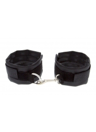Чёрные полиуретановые наручники с карабином Beginners Wrist Restraints - Blush Novelties - купить с доставкой в Санкт-Петербурге