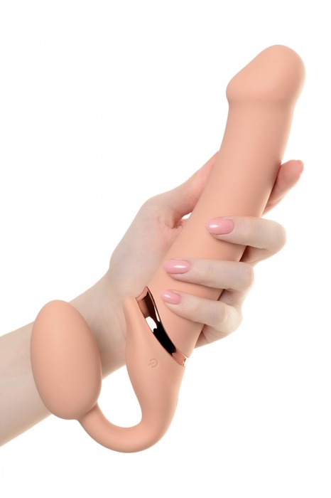 Телесный безремневой вибрострапон Vibrating Bendable Strap-On L - Strap-on-me - купить с доставкой в Санкт-Петербурге
