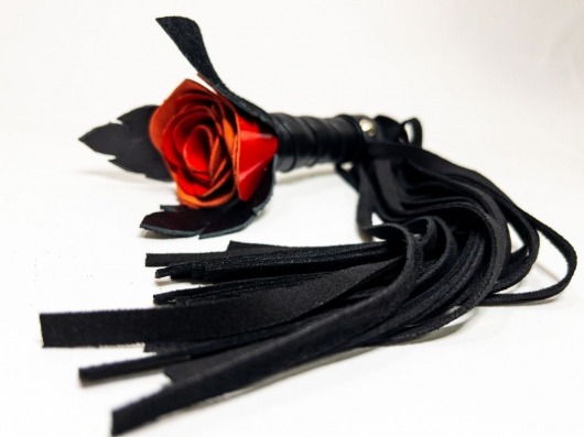Черная замшевая плеть с красной лаковой розой в рукояти - 40 см. - БДСМ Арсенал - купить с доставкой в Санкт-Петербурге