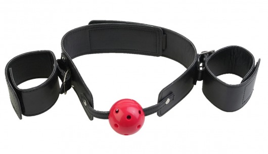 Кляп-наручники с красным шариком Breathable Ball Gag Restraint - Pipedream - купить с доставкой в Санкт-Петербурге
