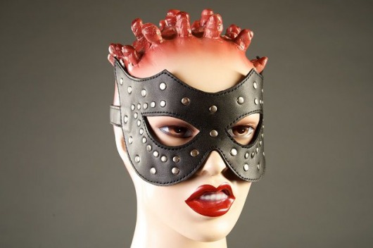 Чёрная маска с клёпками - Подиум - купить с доставкой в Санкт-Петербурге