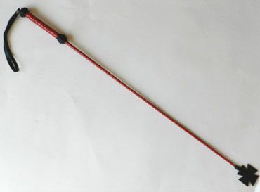 Короткий плетеный стек с наконечником-крестом и красной рукоятью - 70 см. - Подиум - купить с доставкой в Санкт-Петербурге