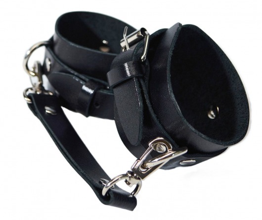 Черные кожаные наручники с соединением на карабинах - Лунный свет - купить с доставкой в Санкт-Петербурге
