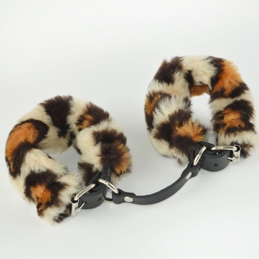 Черные кожаные наручники со съемной леопардовой опушкой - Sitabella - купить с доставкой в Санкт-Петербурге