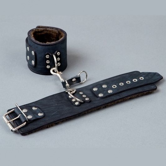 Широкие кожаные наручники на меху - Подиум - купить с доставкой в Санкт-Петербурге