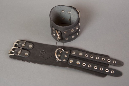 Широкие черные кожаные наручники без подкладки - Подиум - купить с доставкой в Санкт-Петербурге
