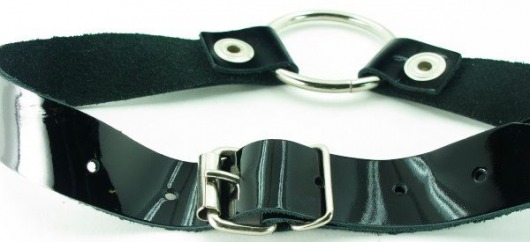 Кляп с кольцом и лаковым ремешком - БДСМ Арсенал - купить с доставкой в Санкт-Петербурге