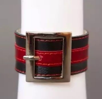 Чёрно-красный браслет с квадратной пряжкой - Подиум - купить с доставкой в Санкт-Петербурге