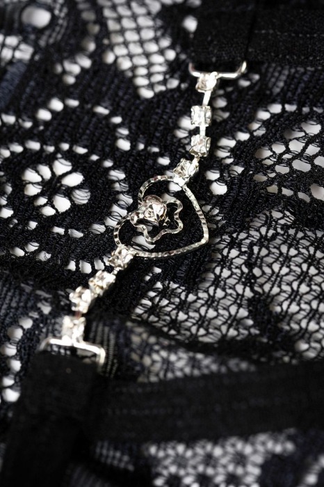 Трусики-стринги Lillian с декором - Erolanta купить с доставкой