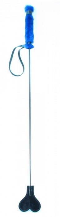 Лаковый стек с синей меховой ручкой - 64 см. - БДСМ Арсенал - купить с доставкой в Санкт-Петербурге
