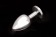 Маленькая серебристая анальная пробка с круглым кончиком и рубиновым кристаллом - 7 см. - Пикантные штучки - купить с доставкой в Санкт-Петербурге